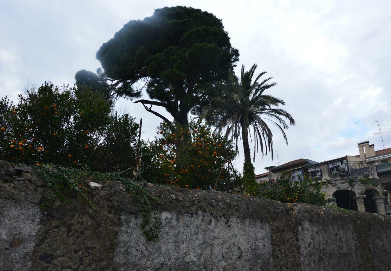 B&B Vicolo Del Chiostro Aci SantʼAntonio Dış mekan fotoğraf