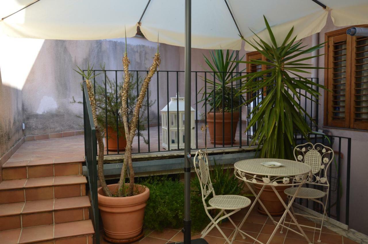 B&B Vicolo Del Chiostro Aci SantʼAntonio Dış mekan fotoğraf