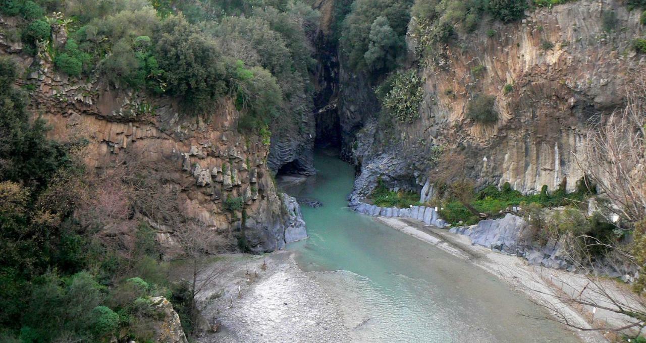 B&B Vicolo Del Chiostro Aci SantʼAntonio Dış mekan fotoğraf